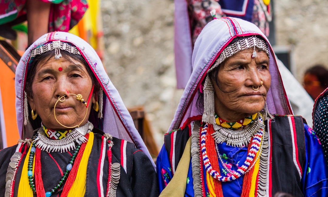 Sukienka w groszki – jakie buty dobrać?