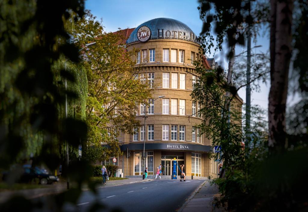 Chcesz spędzić noc w centrum Szczecina, ale nie kosztem snu? Sprawdzamy, czy da się pogodzić lokalizację z komfortem